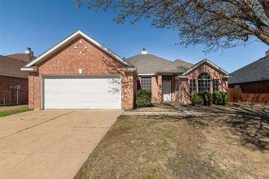 211 Fort Edward Drive, Arlington, TX 76002