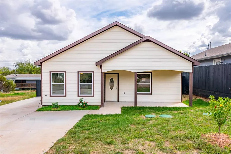 907 Colorado River Drive, Granbury, TX 76048