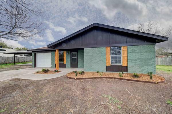 304 Oakwood Street, Chico, TX 76431