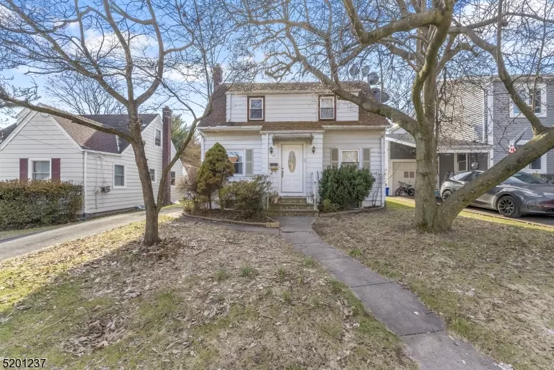 20 Garden Ct N, Garfield City, NJ 07026