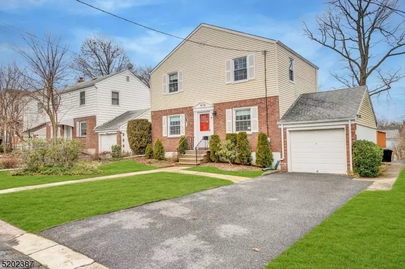 32 Hillcrest Dr, Dumont Boro, NJ 07628