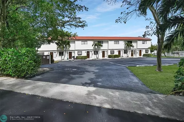 285 NW 15th St, Boca Raton, FL 33432