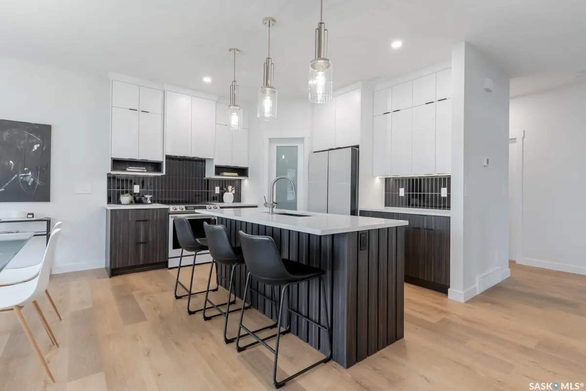 122 Chelsom BEND, Saskatoon, SK S7V 1L1