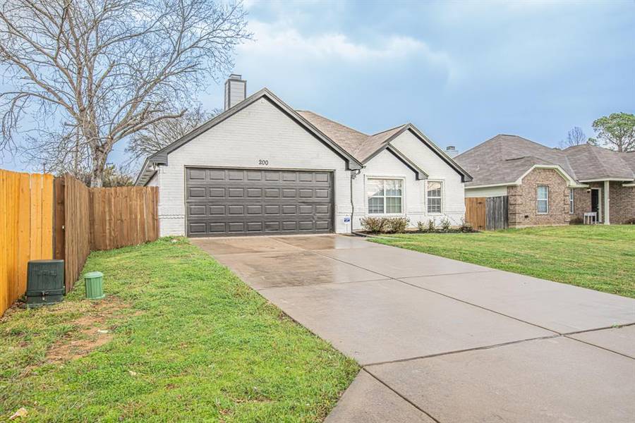 200 Highmeadow Road, Aubrey, TX 76227