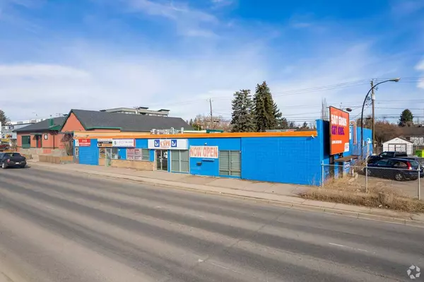 Calgary, AB T2M 0J4,526 16 AVE NW