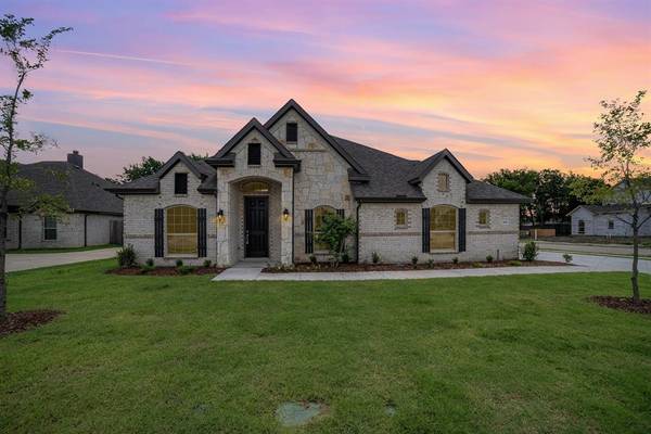 902 Michelle Drive, Midlothian, TX 76065