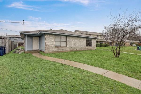 609 Gardenview Circle,  Denton,  TX 76207