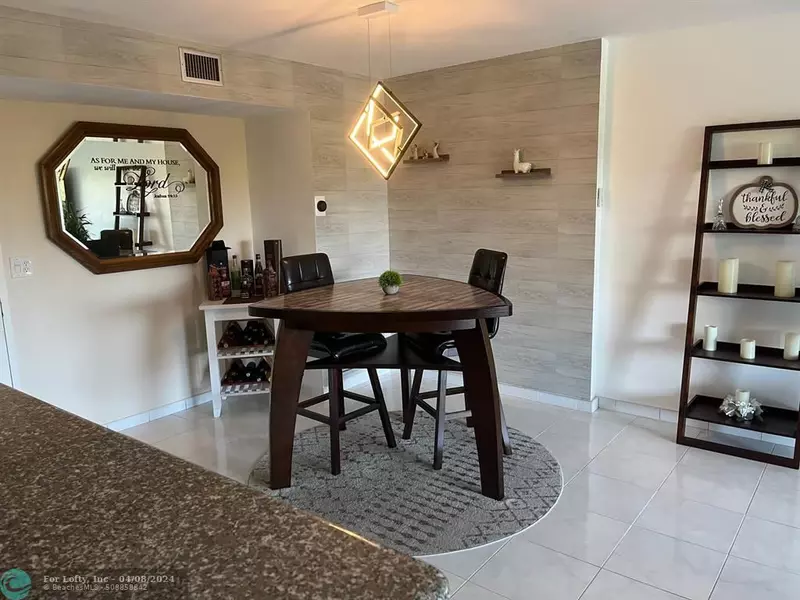 4330 Hillcrest Dr  #302, Hollywood, FL 33021