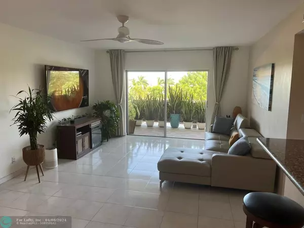 Hollywood, FL 33021,4330 Hillcrest Dr  #302