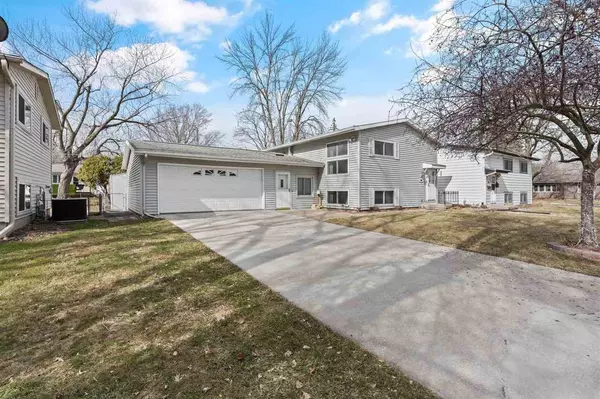 1405 Sycamore St, Iowa City, IA 52240