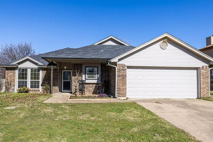 828 Norton Drive, Saginaw, TX 76179