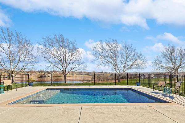 112 Grace Lane, Azle, TX 76020