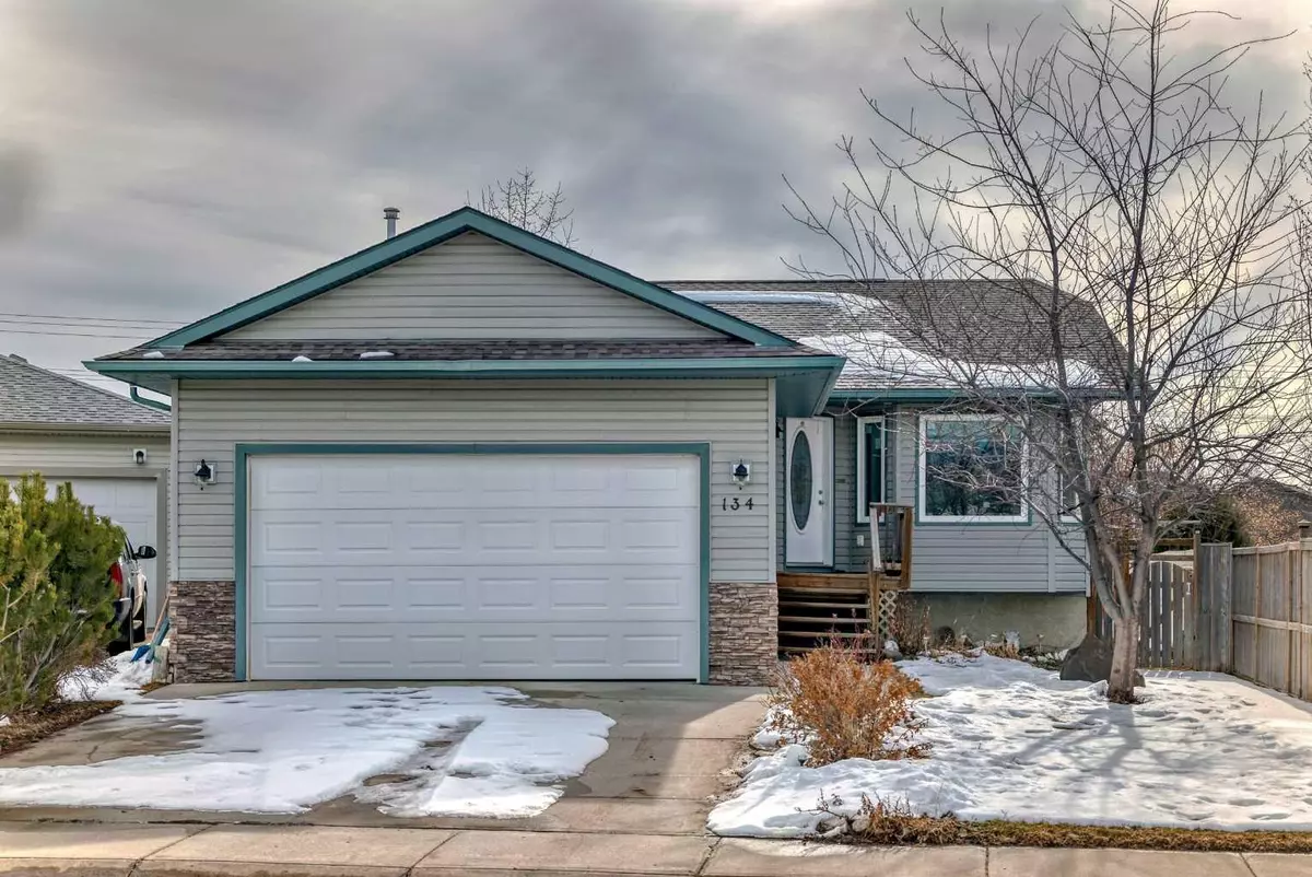 Strathmore, AB T1P 1X7,134 Aspen CIR