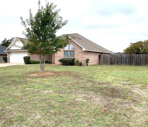 829 Greenwood Circle, Lindale, TX 75771