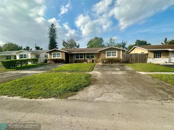 5721 NW 14th Ct, Lauderhill, FL 33313