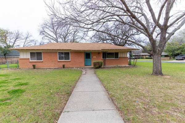 1033 Mary Drive, Hurst, TX 76053