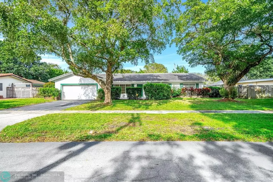 5581 SW 3rd Ct, Plantation, FL 33317