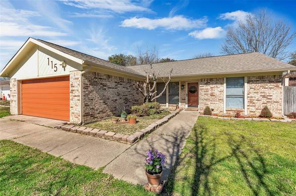 115 Kalmia Court, Arlington, TX 76018