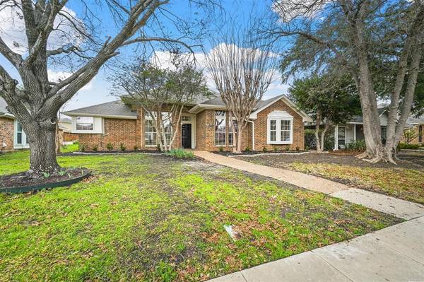 9013 Silverdollar Trail, Irving, TX 75063