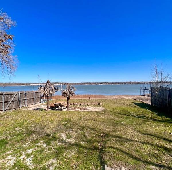 1124 W lake Drive, Weatherford, TX 76087