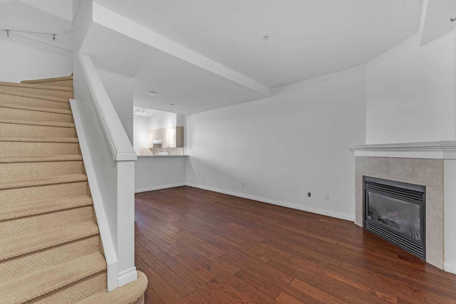Calgary, AB T2R 2R5,527 15 AVE SW #212