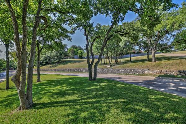 6408 Hawthorne Park Drive, Fort Worth, TX 76132