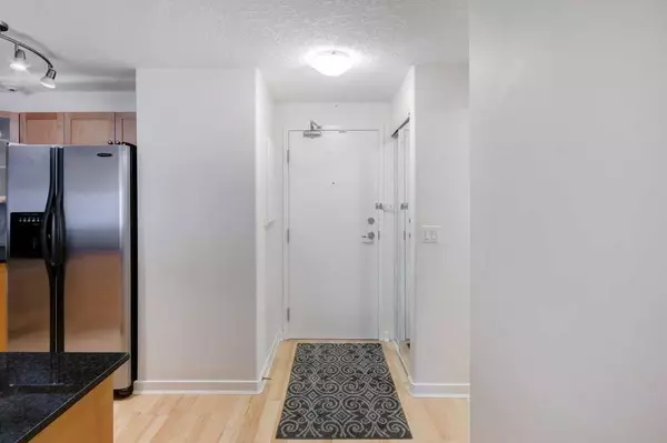 Calgary, AB T2N 0J1,728 3 AVE NW #308