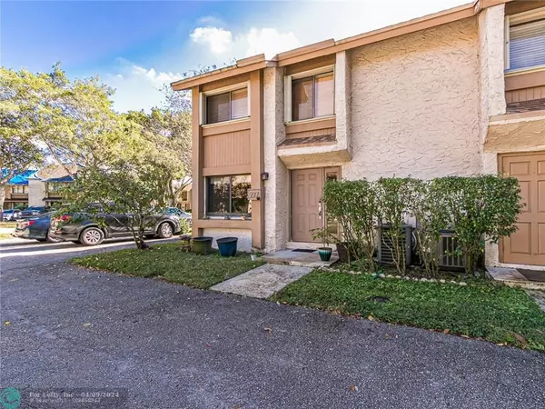 227 Wimbledon Lake Dr  #.,  Plantation,  FL 33324