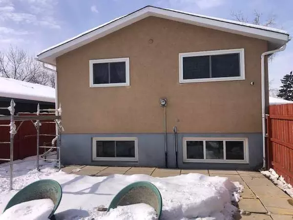 Calgary, AB T2B 0S4,3019 29A ST SE