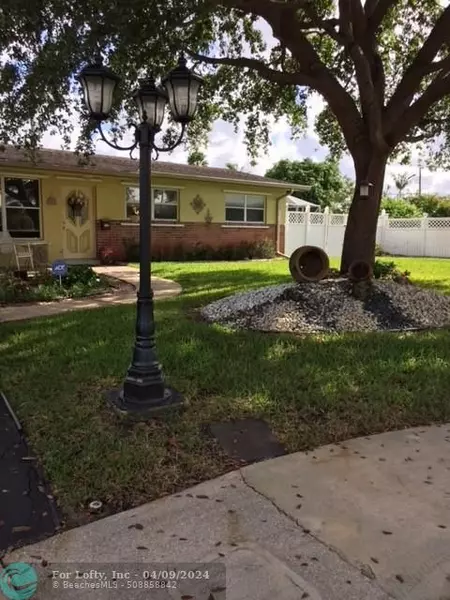 701 NW 76th Ter, Pembroke Pines, FL 33024