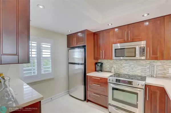 Pompano Beach, FL 33069,575 Oaks Ln  #603