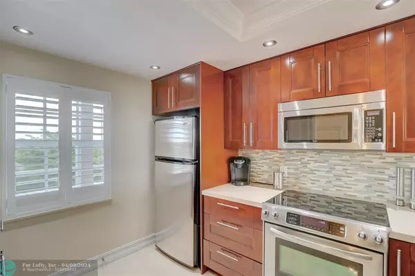 Pompano Beach, FL 33069,575 Oaks Ln  #603