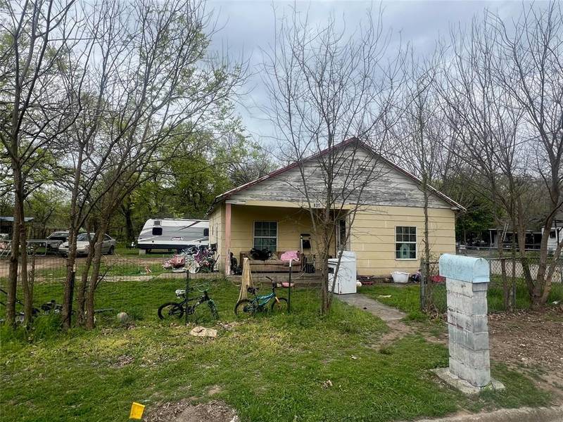 831 Lawrence Street, Gainesville, TX 76240