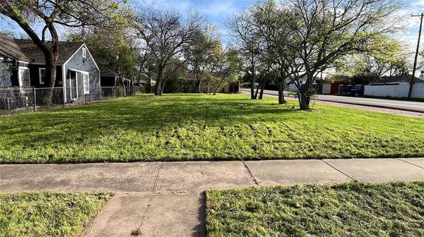 3726 Mount Ranier Street,  Dallas,  TX 75211