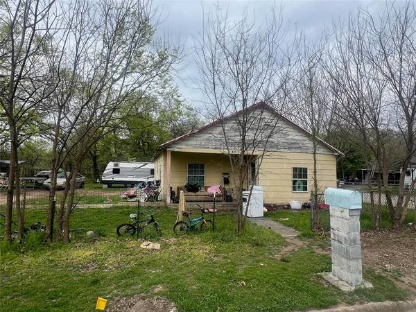 831 Lawrence Street,  Gainesville,  TX 76240