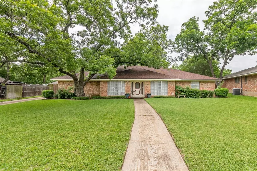 1504 Paisley Drive, Arlington, TX 76015