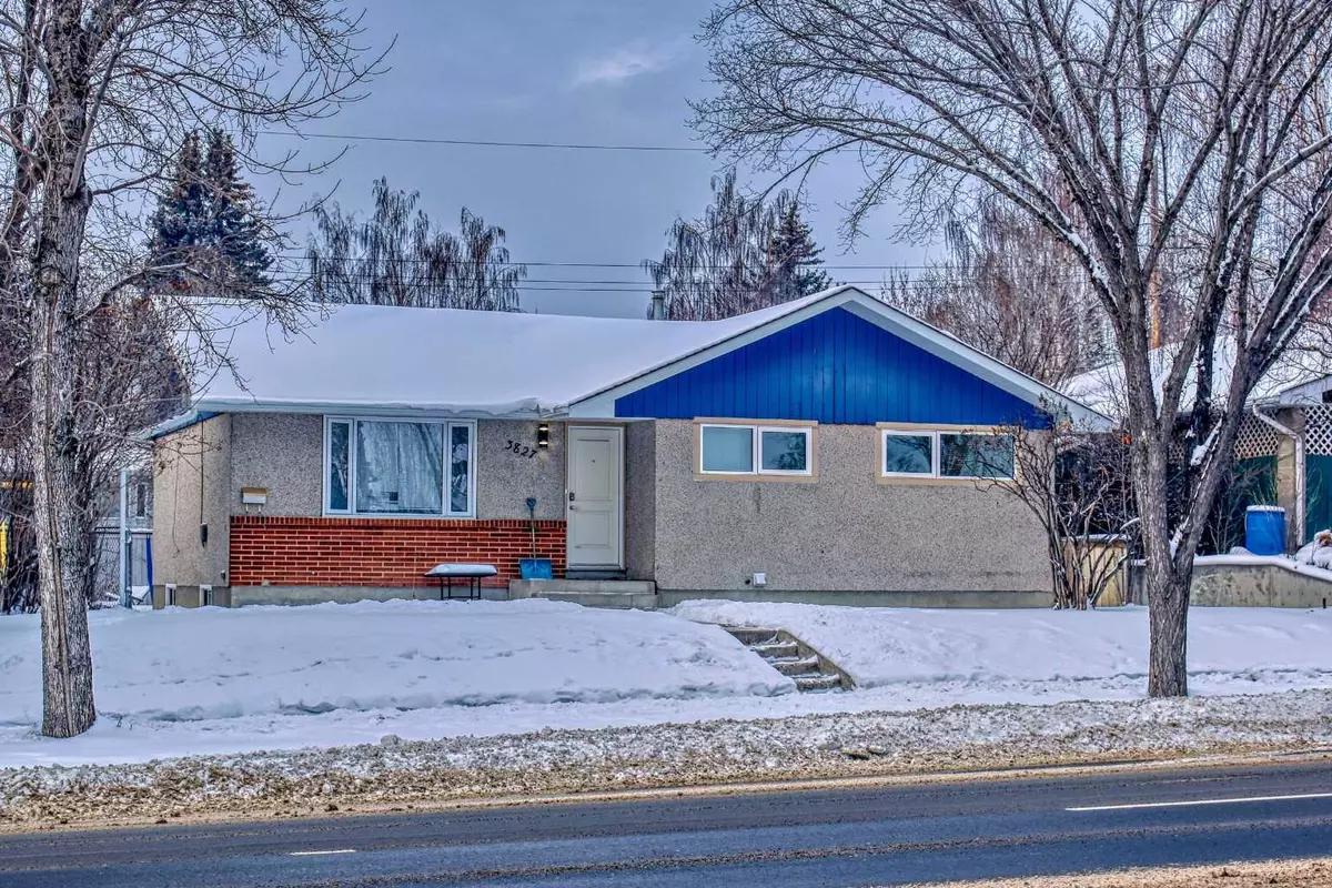 Calgary, AB T2L 2C7,3827 Charleswood DR NW