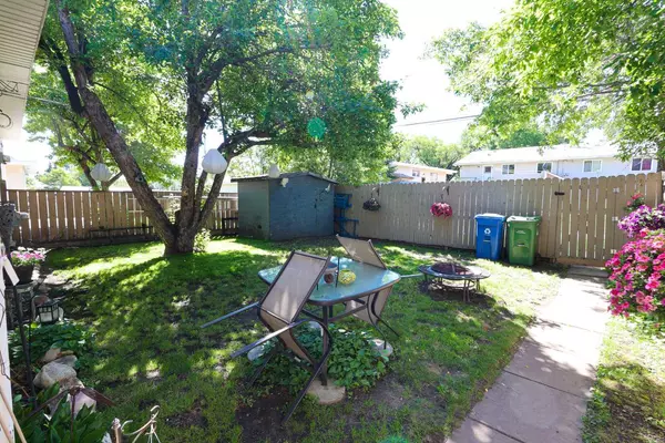 Calgary, AB T2K 4K3,7335 Huntertown CRES NW