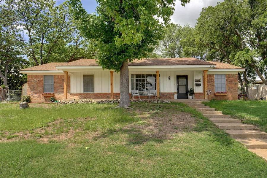 1210 Capetown Drive, Grand Prairie, TX 75050