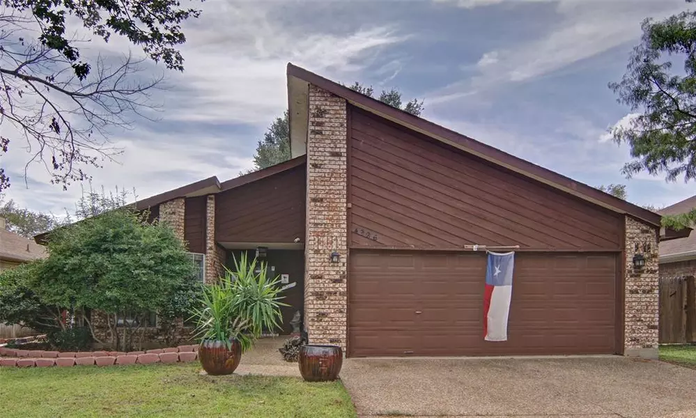 4926 Highbank Drive, Arlington, TX 76018