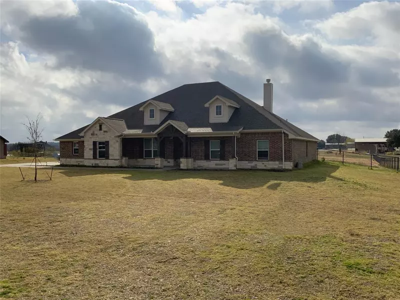 1004 Northern Oaks Court, Springtown, TX 76082