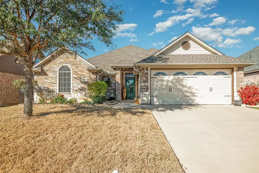 208 Donna Circle, Granbury, TX 76049