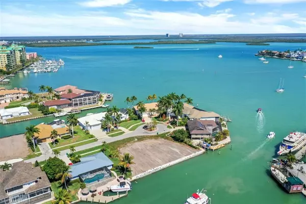 Marco Island, FL 34145,879 MAGNOLIA CT