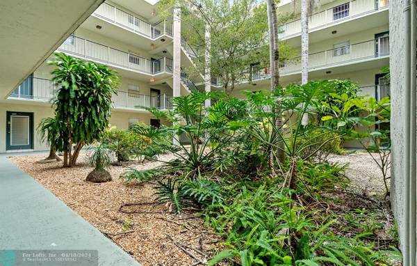 1810 N Lauderdale Ave  #2411,  North Lauderdale,  FL 33068