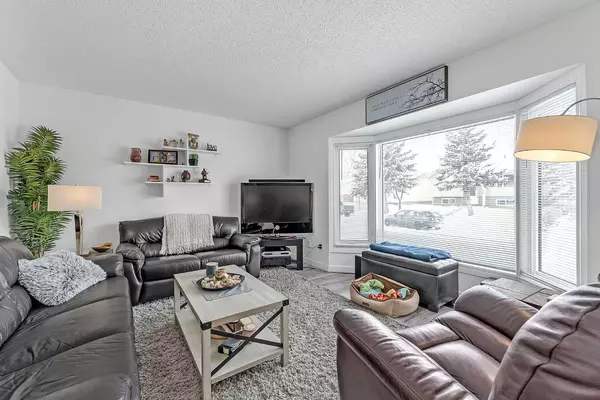 Calgary, AB T3J 2A7,43 Castlebrook WAY NE