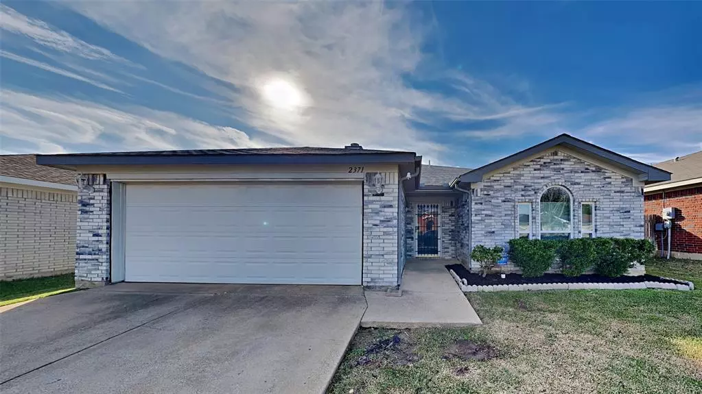 2371 Laurelhill Lane, Fort Worth, TX 76133