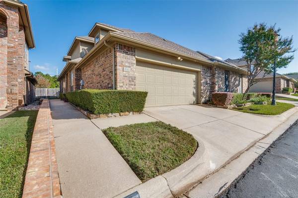 1230 Woodland Park Drive, Hurst, TX 76053