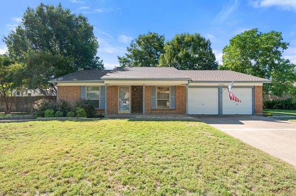 2900 Mark Drive, Arlington, TX 76013