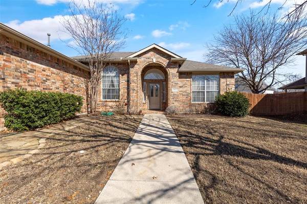 1033 Choke Cherry Lane, Crowley, TX 76036