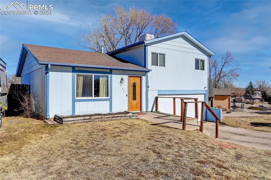 Colorado Springs, CO 80915,1727 Chautauqua DR